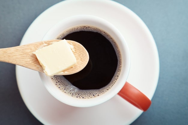 Три необычных кофейных напитка: с маслом, искусственной крема и специями