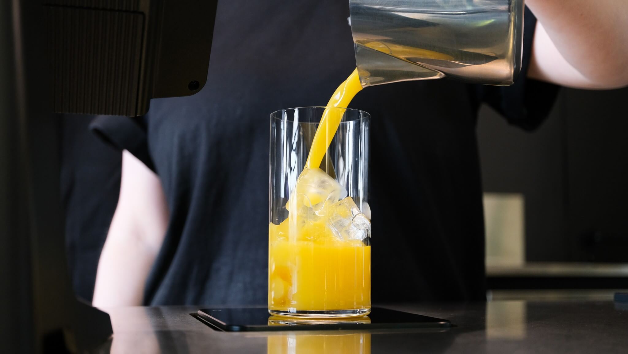 Бамбл на основе пастеризованного апельсинового фреша J7 в кофейне