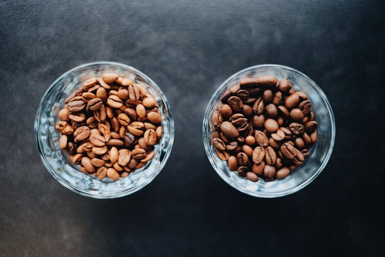 Что влияет на содержание кофеина больше: степень обжарки или способ приготовления