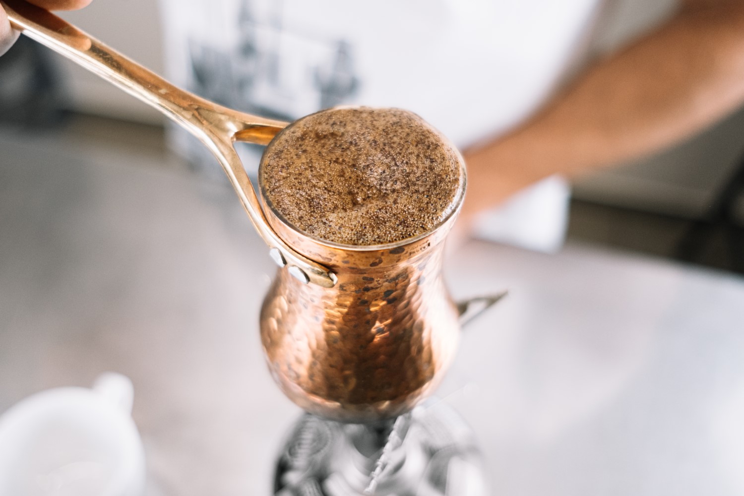 приготовление кофе в турке