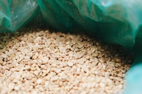 Кофейные зерна в грейн-про мешке