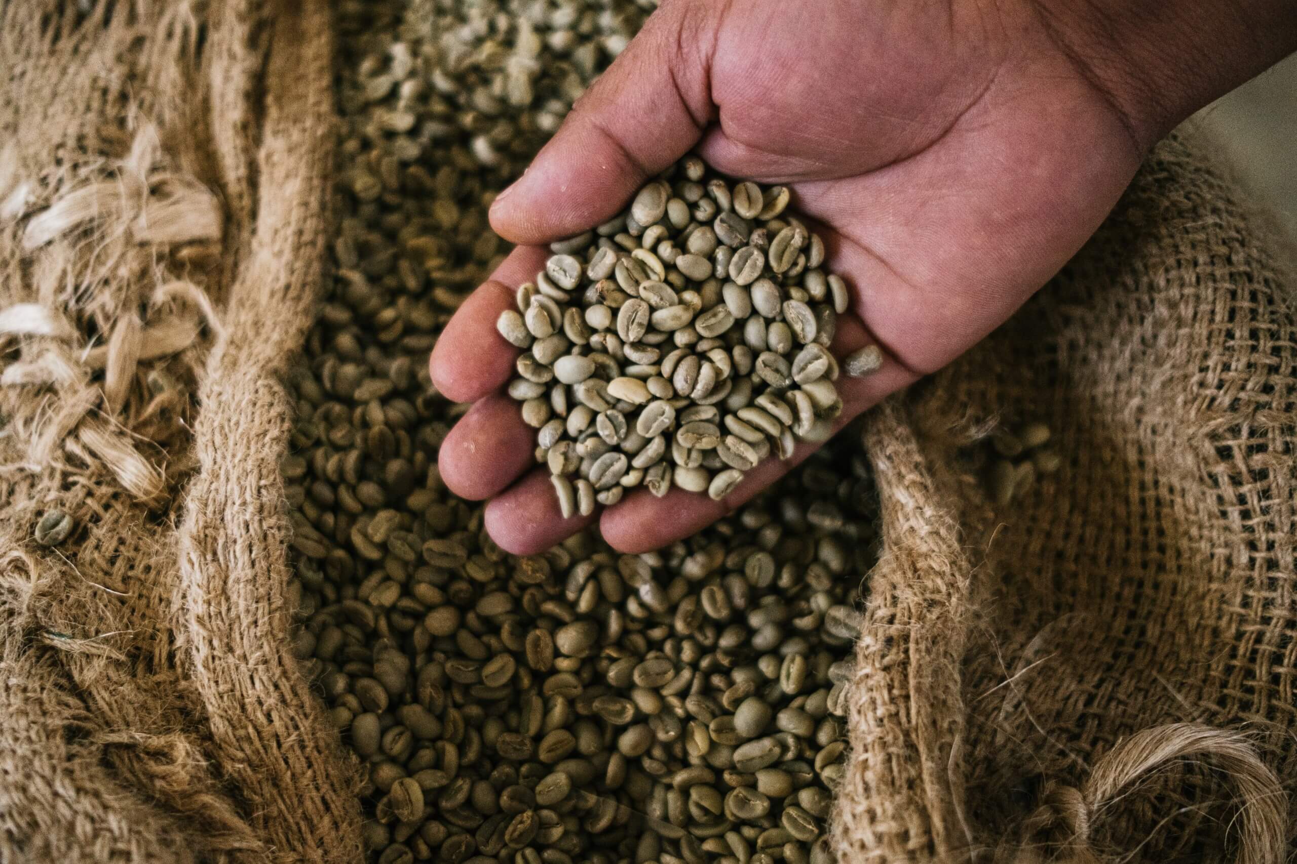 Кофейные зерна в грейн-про мешке