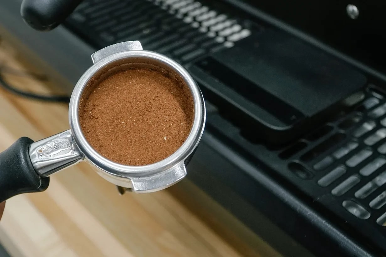 Распределение кофе в корзине: методы, их достоинства и недостатки