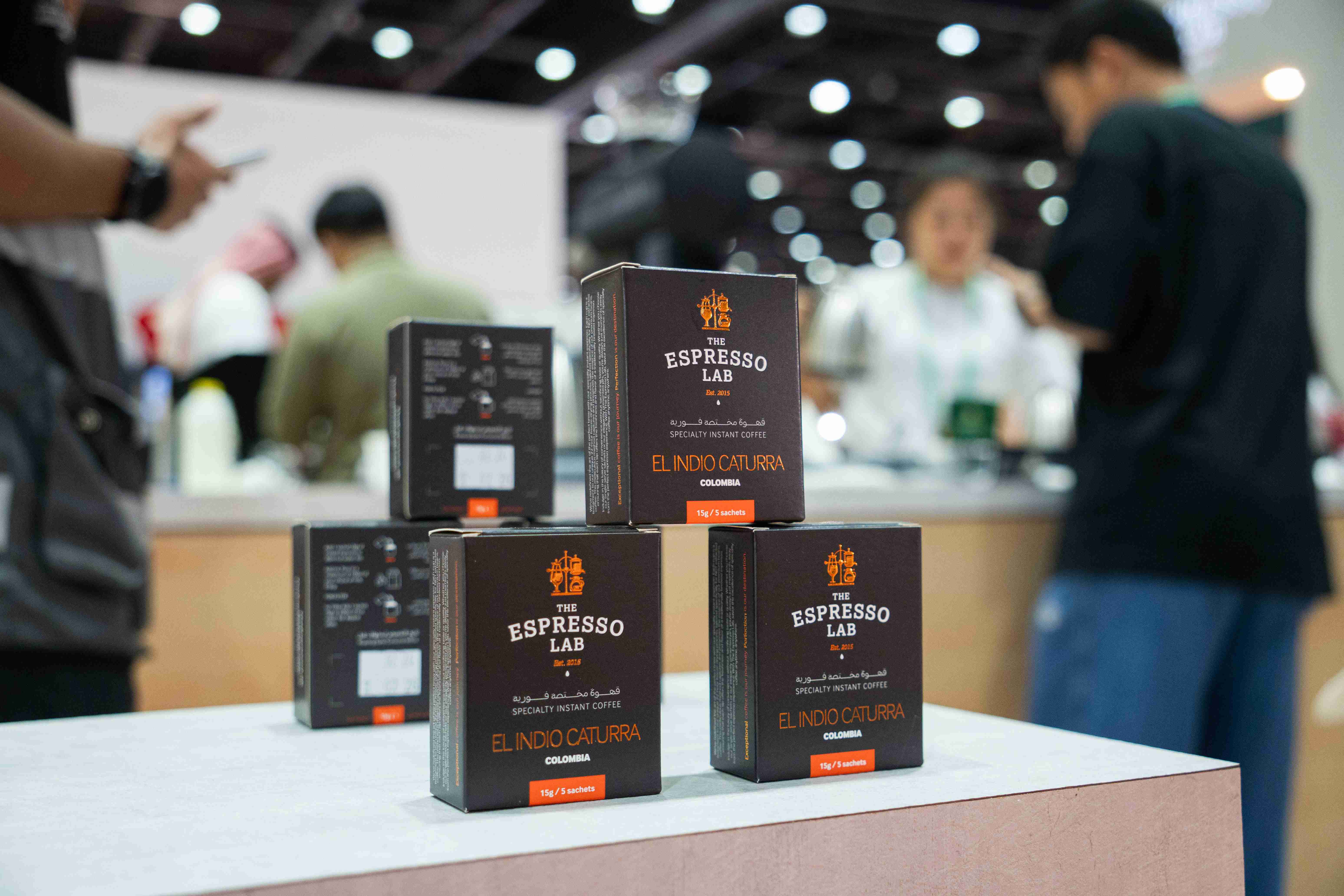 Стенд с растворимым спешелти кофе на выставке World of Coffee Dubai 2025