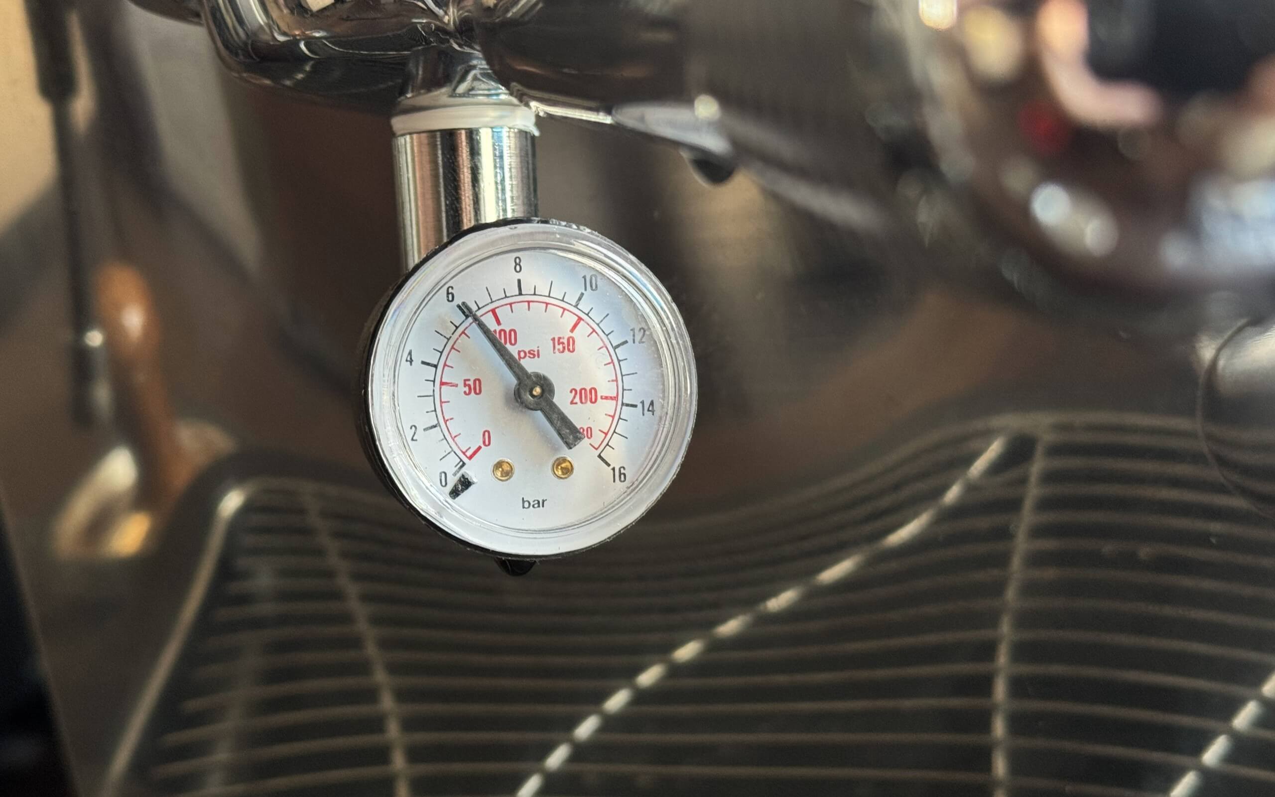 Манометр в кофемашине